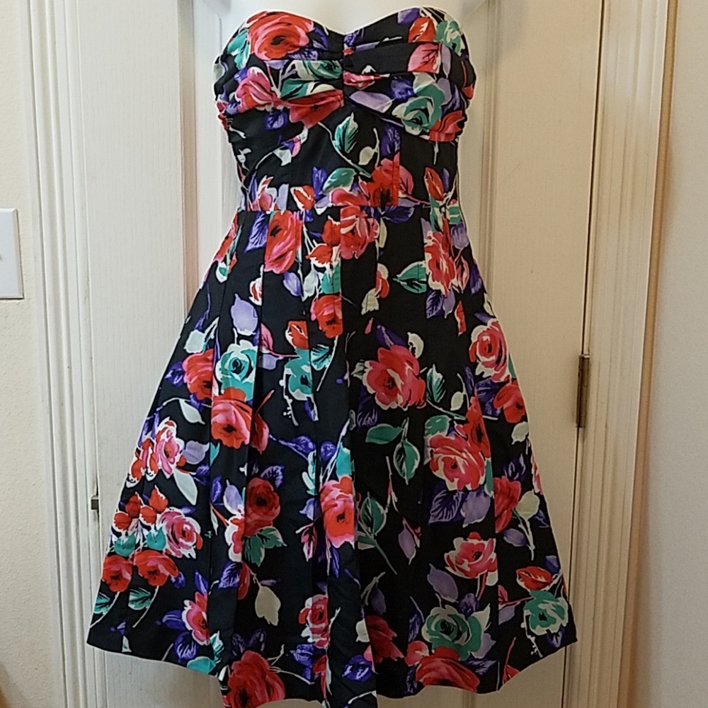 Express flower pattern strapless dress